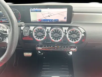 MERCEDES-BENZ CLA 200 d AMG Advanc  DISTRO AHK KeyGo LED
