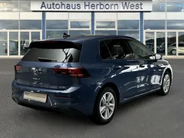 VW Golf VIII 1.5 eTSI Life DSG LED Navi