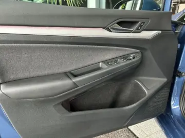 VW Golf VIII 1.5 eTSI Life DSG LED Navi