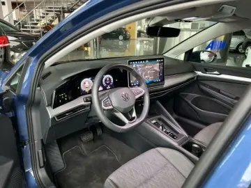 VW Golf VIII 1.5 eTSI Life DSG LED Navi