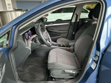 VW Golf VIII 1.5 eTSI Life DSG LED Navi