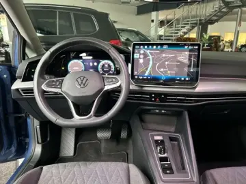 VW Golf VIII 1.5 eTSI Life DSG LED Navi