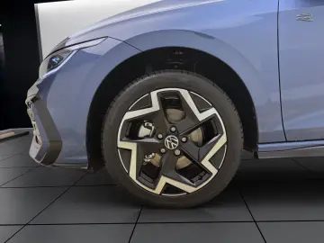 VW Golf 1.5 eTSI DSG R-LINE KAMERA NAVI ACC HuD