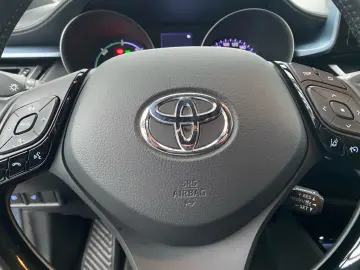 TOYOTA C-HR 1.8 Hybrid