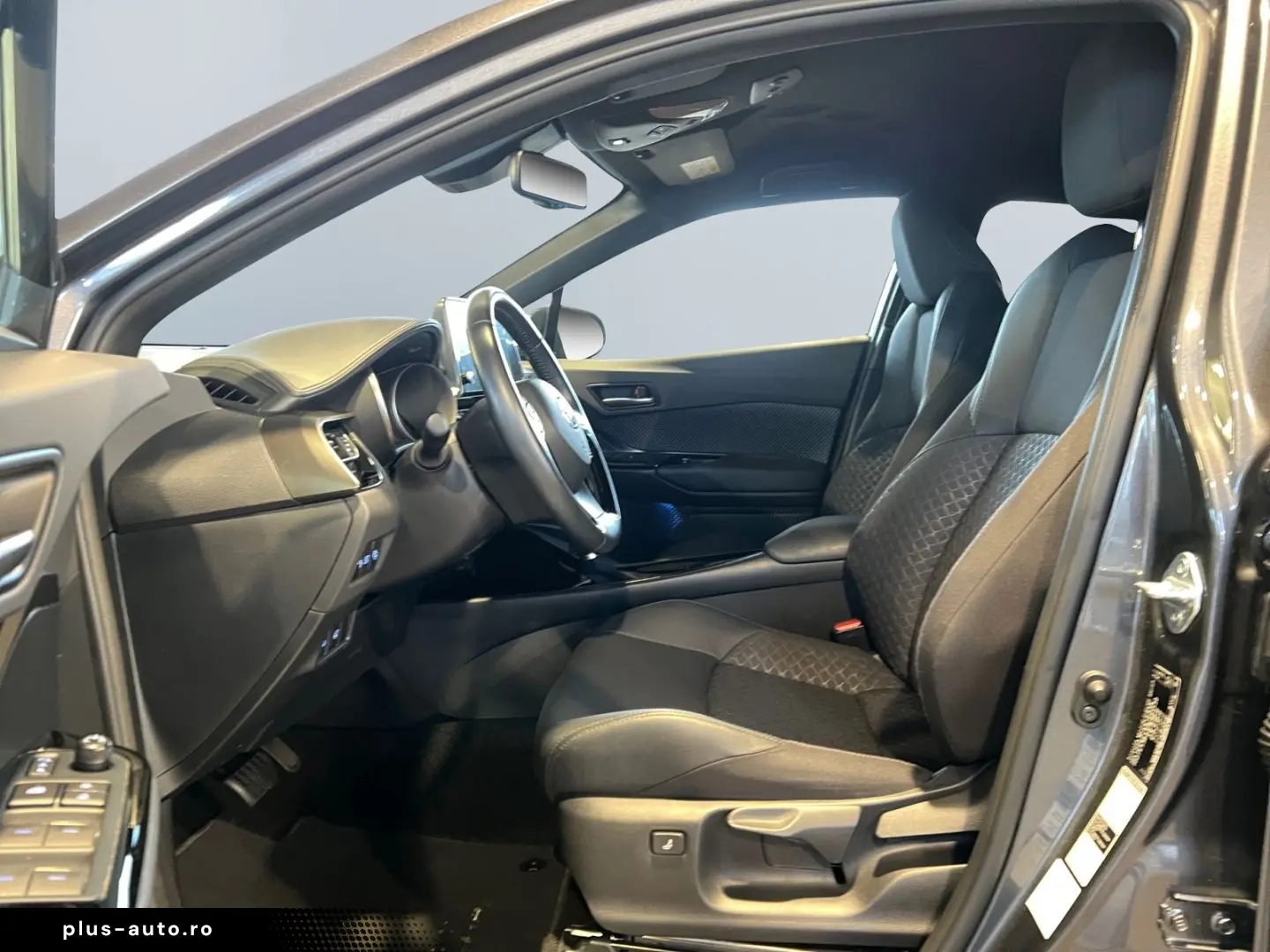 TOYOTA C-HR  2.0 Hybrid