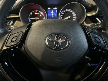TOYOTA C-HR  2.0 Hybrid