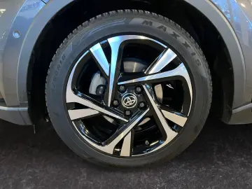 TOYOTA C-HR  2.0 Hybrid