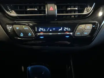 TOYOTA C-HR  2.0 Hybrid