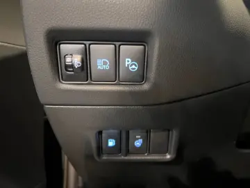 TOYOTA C-HR  2.0 Hybrid