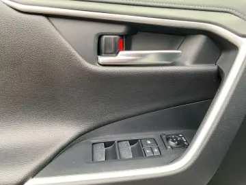 TOYOTA RAV 4 2.5 4x2 Hybrid Team D  LED SHZ CAM el Heck