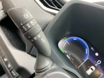 TOYOTA RAV 4 2.5 4x2 Hybrid Team D  LED SHZ CAM el Heck