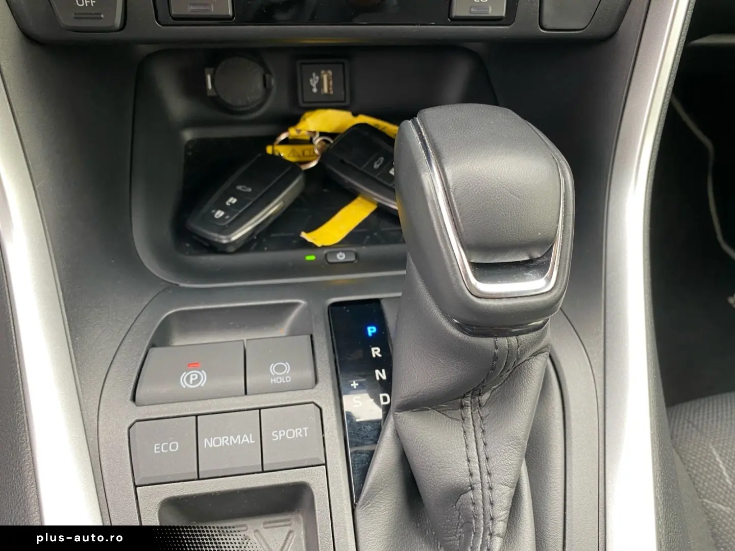 TOYOTA RAV 4 2.5 4x2 Hybrid Team D  LED SHZ CAM el Heck