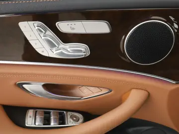 MERCEDES-BENZ E 450 4M  AMG LED Airmatic Nappa Memory 360