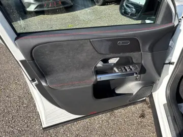 Mercedes-Benz GLB 220 4M AMG