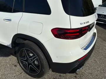 Mercedes-Benz GLB 220 4M AMG