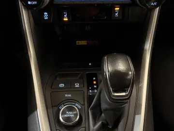 TOYOTA RAV 4 HYBRID-4x4-LED-LEDER-KAMERA-MOD. 2024