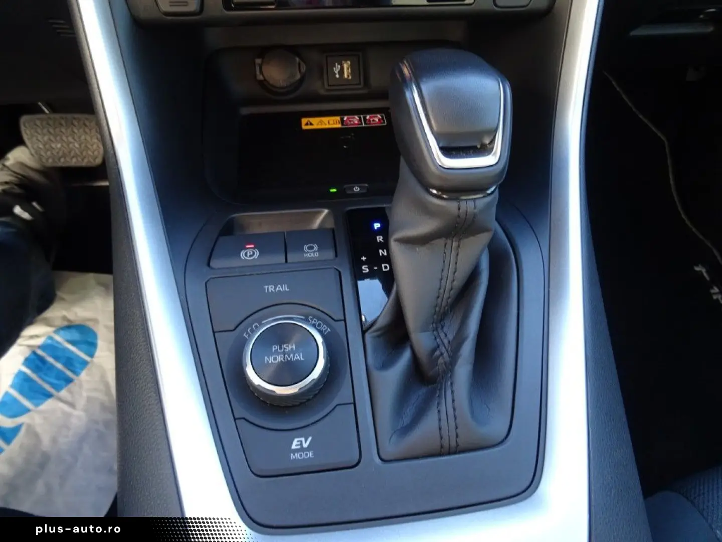 TOYOTA RAV 4 2.5 4x4 Hybrid Team Deutschland AHK