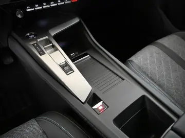 PEUGEOT 408 1.6 225 PHEV e-EAT8 Allure-Pack LED NAVI 19