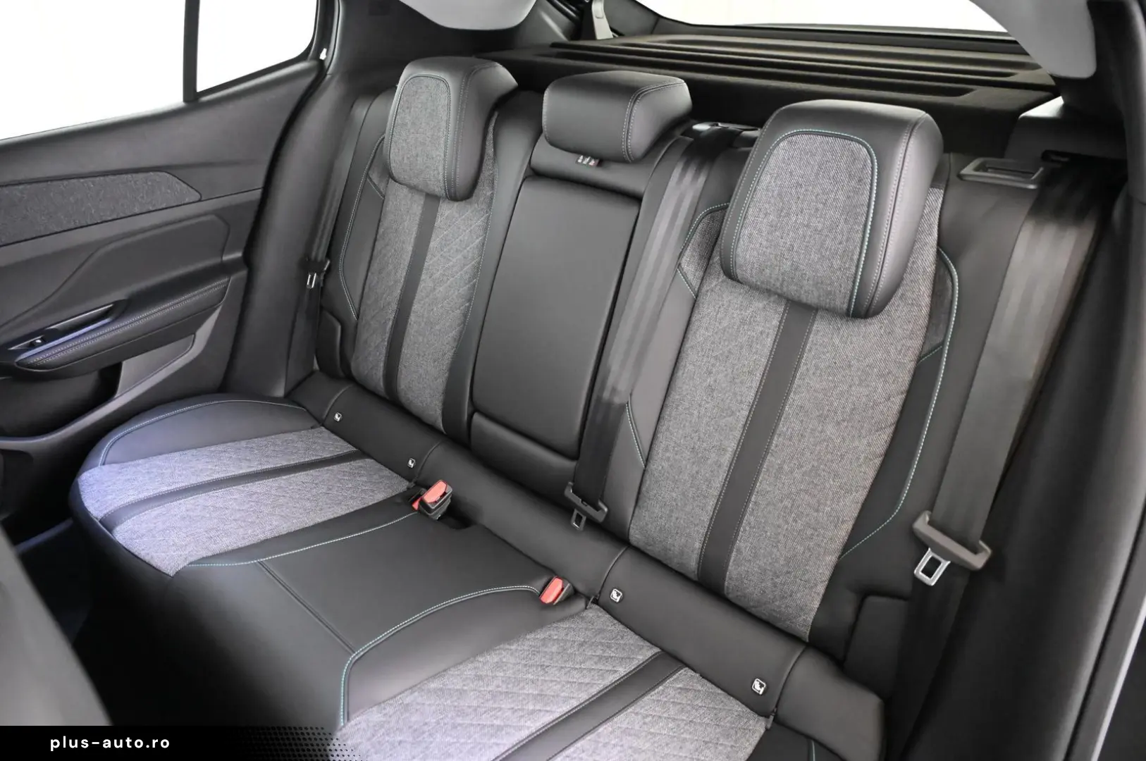 PEUGEOT 408 1.6 225 PHEV e-EAT8 Allure-Pack LED NAVI 19