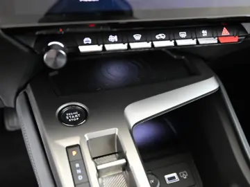 PEUGEOT 408 1.6 225 PHEV e-EAT8 Allure-Pack LED NAVI 19