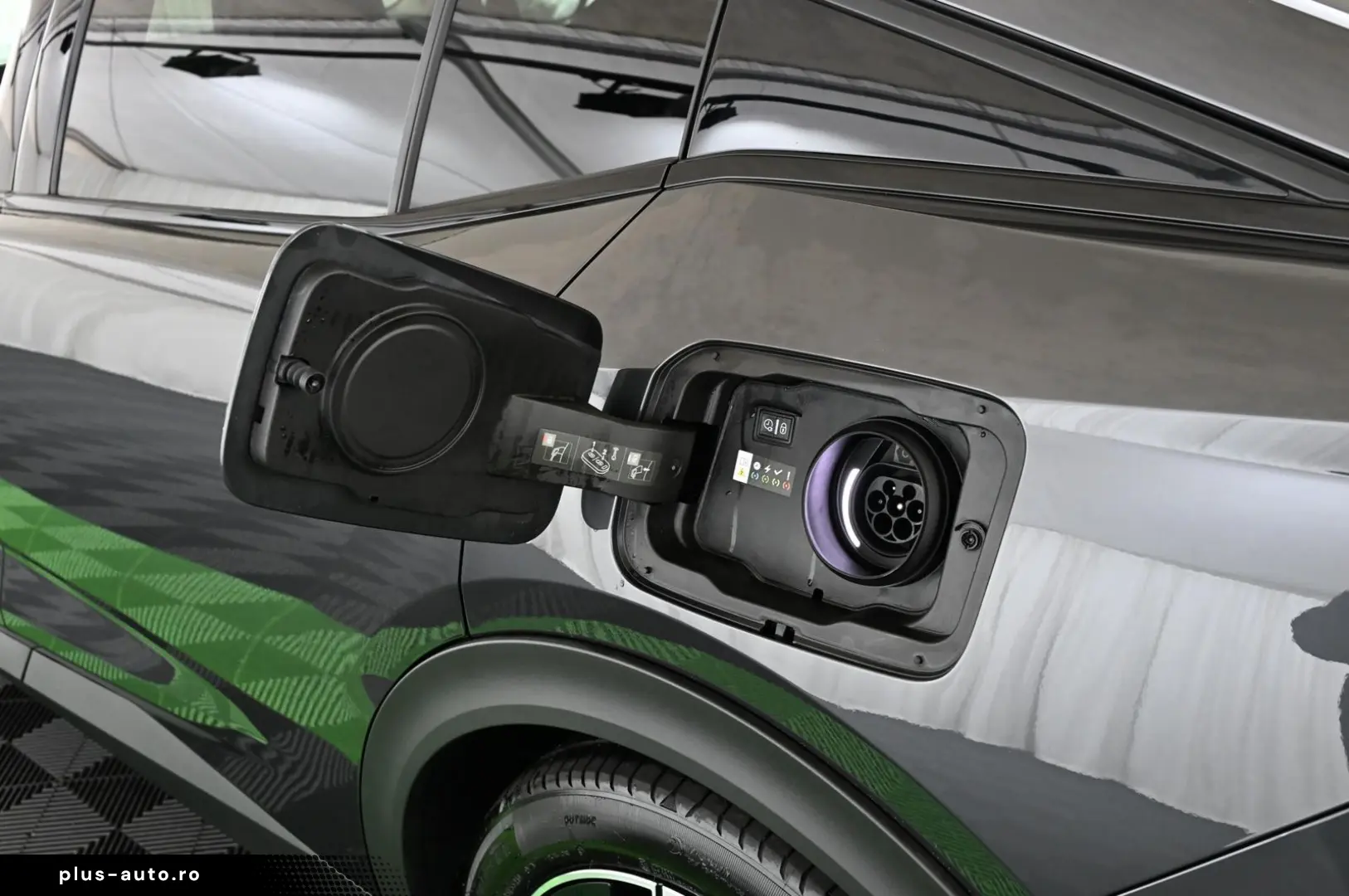 PEUGEOT 408 1.6 225 PHEV e-EAT8 Allure-Pack LED NAVI 19