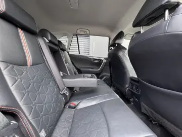 TOYOTA RAV4 2.5 Hybrid 4x4 Adventure