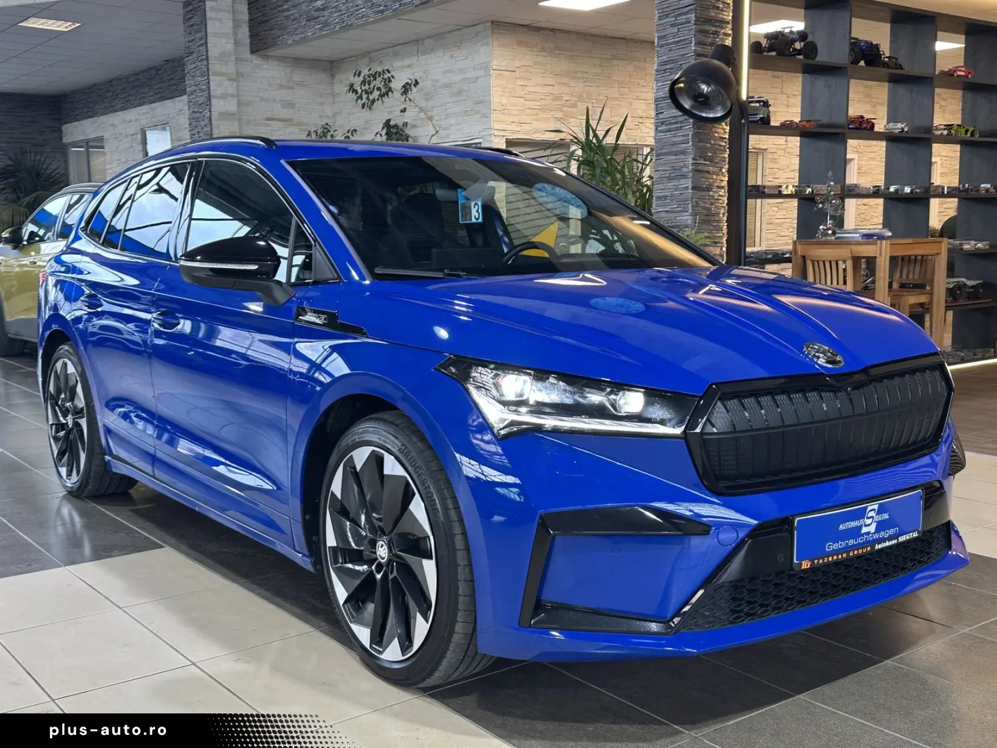 SKODA Enyaq 80x Sportline Pano AHK Wärmepumpe Navi LED