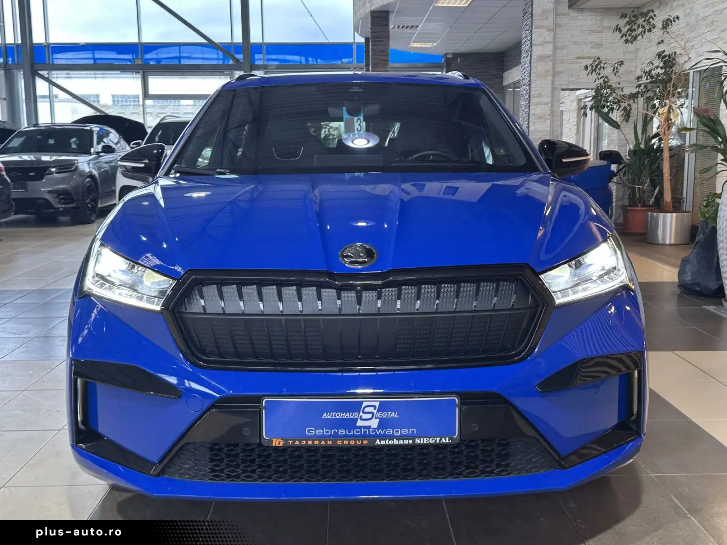 SKODA Enyaq 80x Sportline Pano AHK Wärmepumpe Navi LED