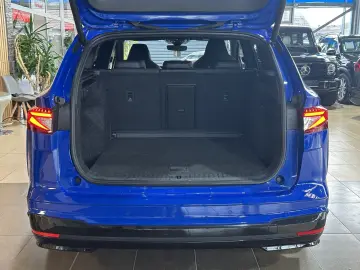 SKODA Enyaq 80x Sportline Pano AHK Wärmepumpe Navi LED