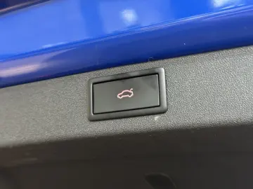 SKODA Enyaq 80x Sportline Pano AHK Wärmepumpe Navi LED