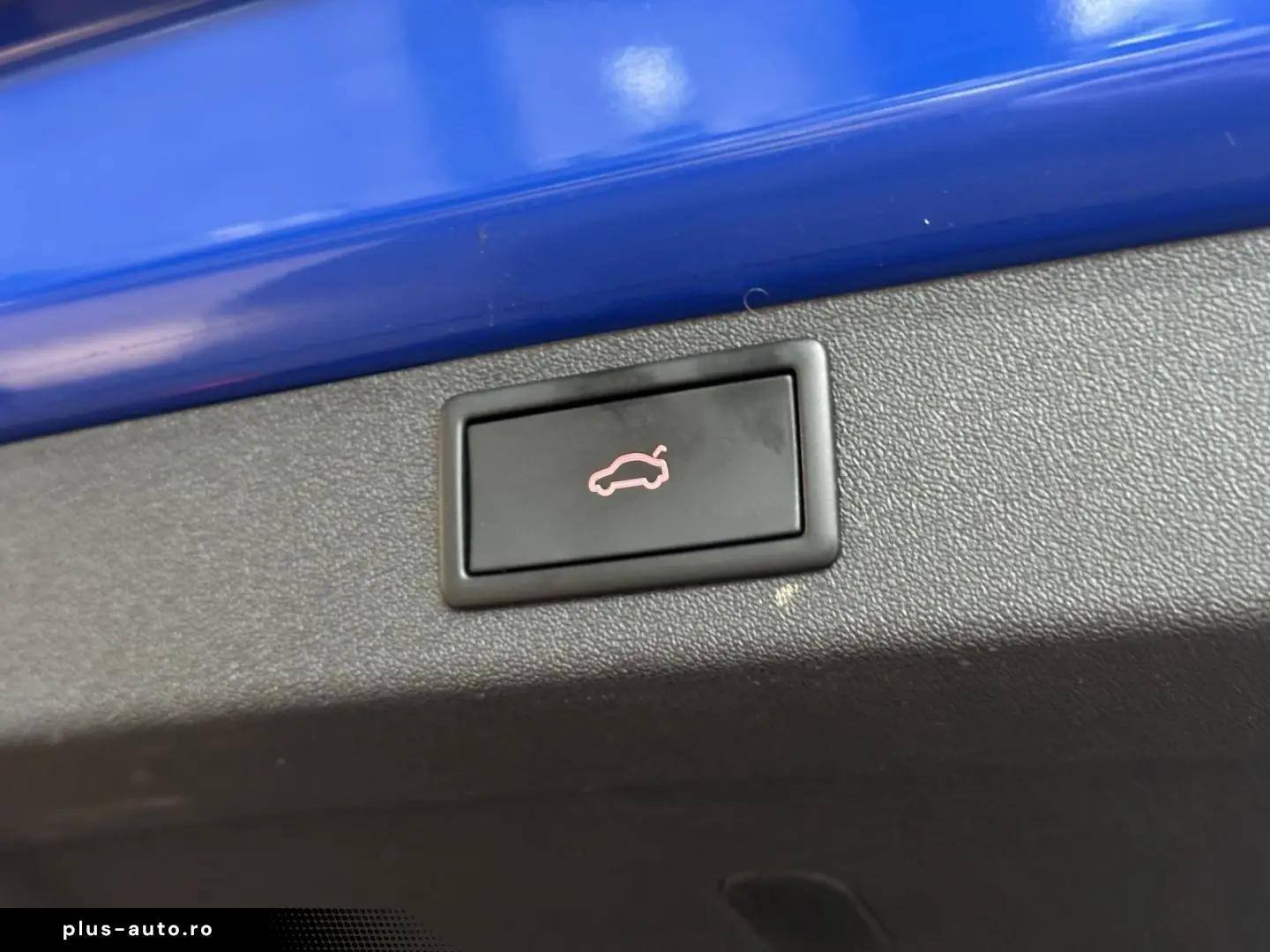 SKODA Enyaq 80x Sportline Pano AHK Wärmepumpe Navi LED