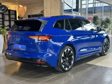 SKODA Enyaq 80x Sportline Pano AHK Wärmepumpe Navi LED