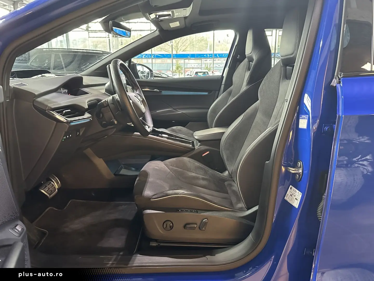 SKODA Enyaq 80x Sportline Pano AHK Wärmepumpe Navi LED