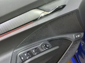 SKODA Enyaq 80x Sportline Pano AHK Wärmepumpe Navi LED