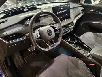 SKODA Enyaq 80x Sportline Pano AHK Wärmepumpe Navi LED