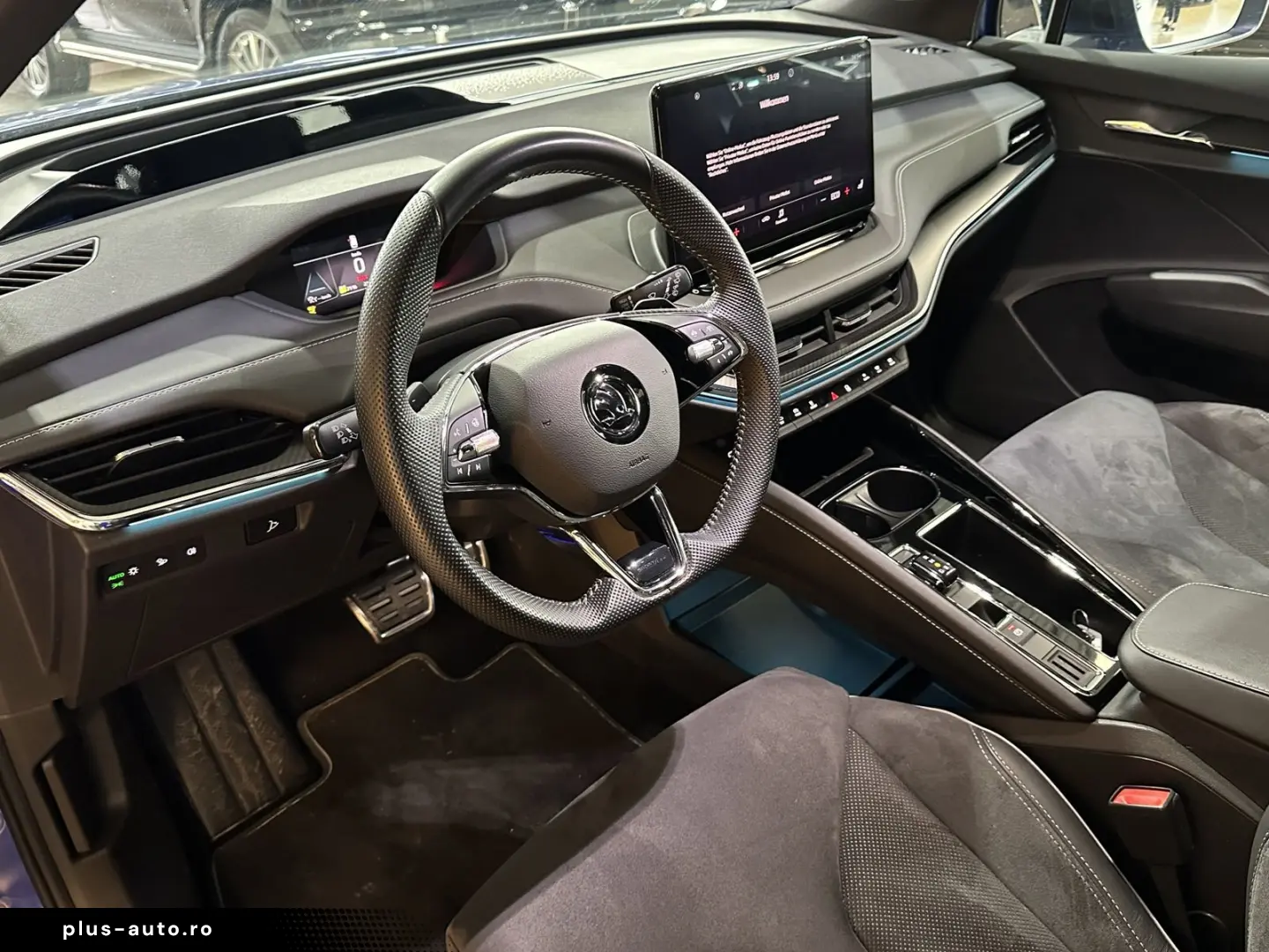 SKODA Enyaq 80x Sportline Pano AHK Wärmepumpe Navi LED