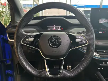 SKODA Enyaq 80x Sportline Pano AHK Wärmepumpe Navi LED