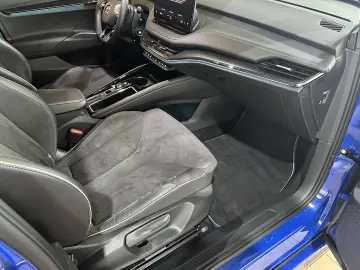 SKODA Enyaq 80x Sportline Pano AHK Wärmepumpe Navi LED