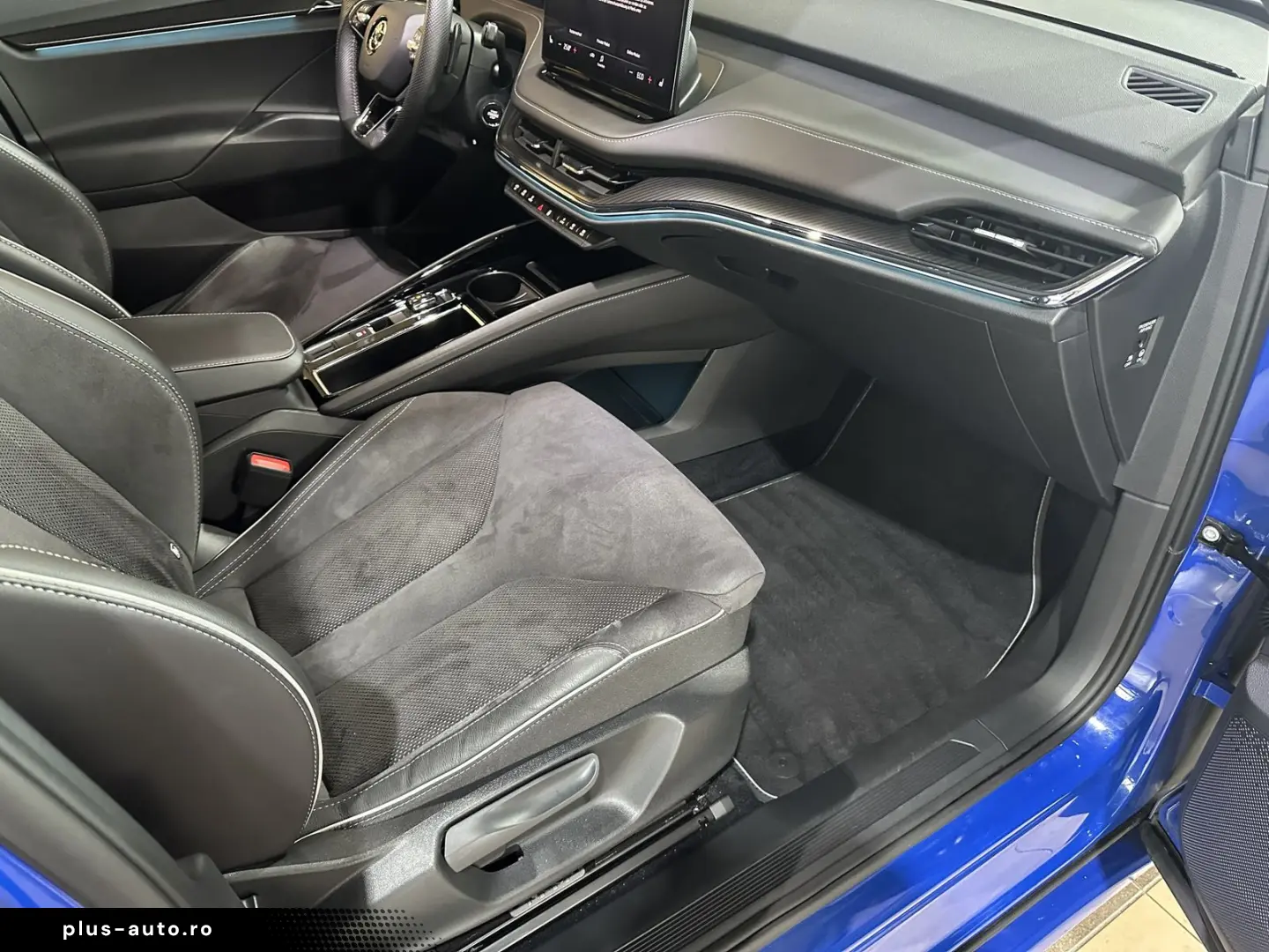 SKODA Enyaq 80x Sportline Pano AHK Wärmepumpe Navi LED