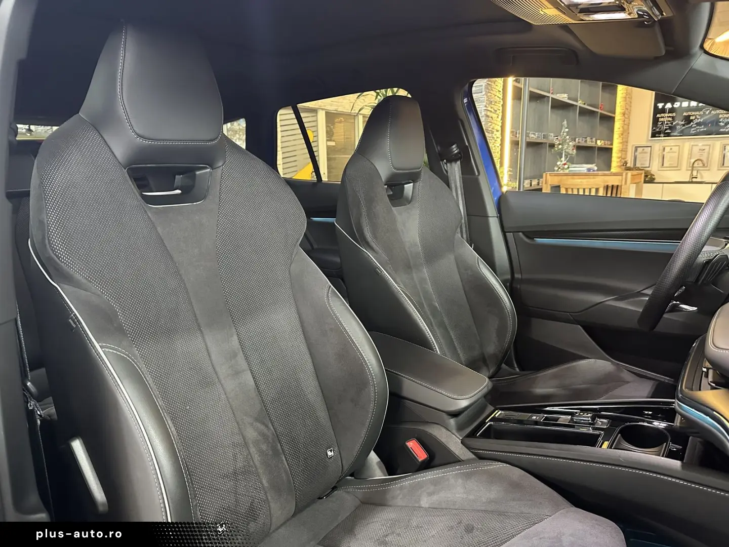 SKODA Enyaq 80x Sportline Pano AHK Wärmepumpe Navi LED