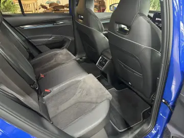 SKODA Enyaq 80x Sportline Pano AHK Wärmepumpe Navi LED