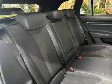 SKODA Enyaq 80x Sportline Pano AHK Wärmepumpe Navi LED