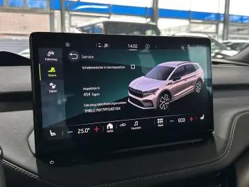 SKODA Enyaq 80x Sportline Pano AHK Wärmepumpe Navi LED