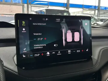 SKODA Enyaq 80x Sportline Pano AHK Wärmepumpe Navi LED