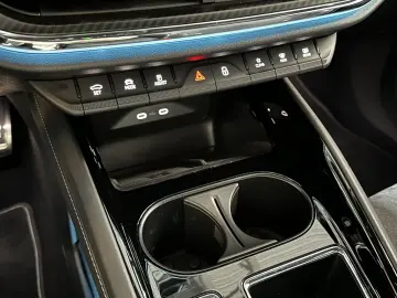 SKODA Enyaq 80x Sportline Pano AHK Wärmepumpe Navi LED