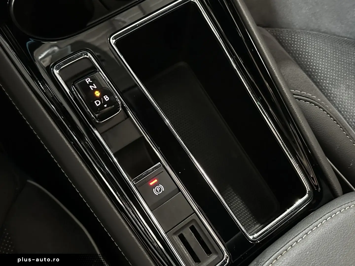 SKODA Enyaq 80x Sportline Pano AHK Wärmepumpe Navi LED