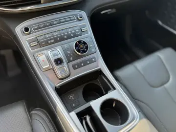 HYUNDAI Santa Fe Signature 4WD