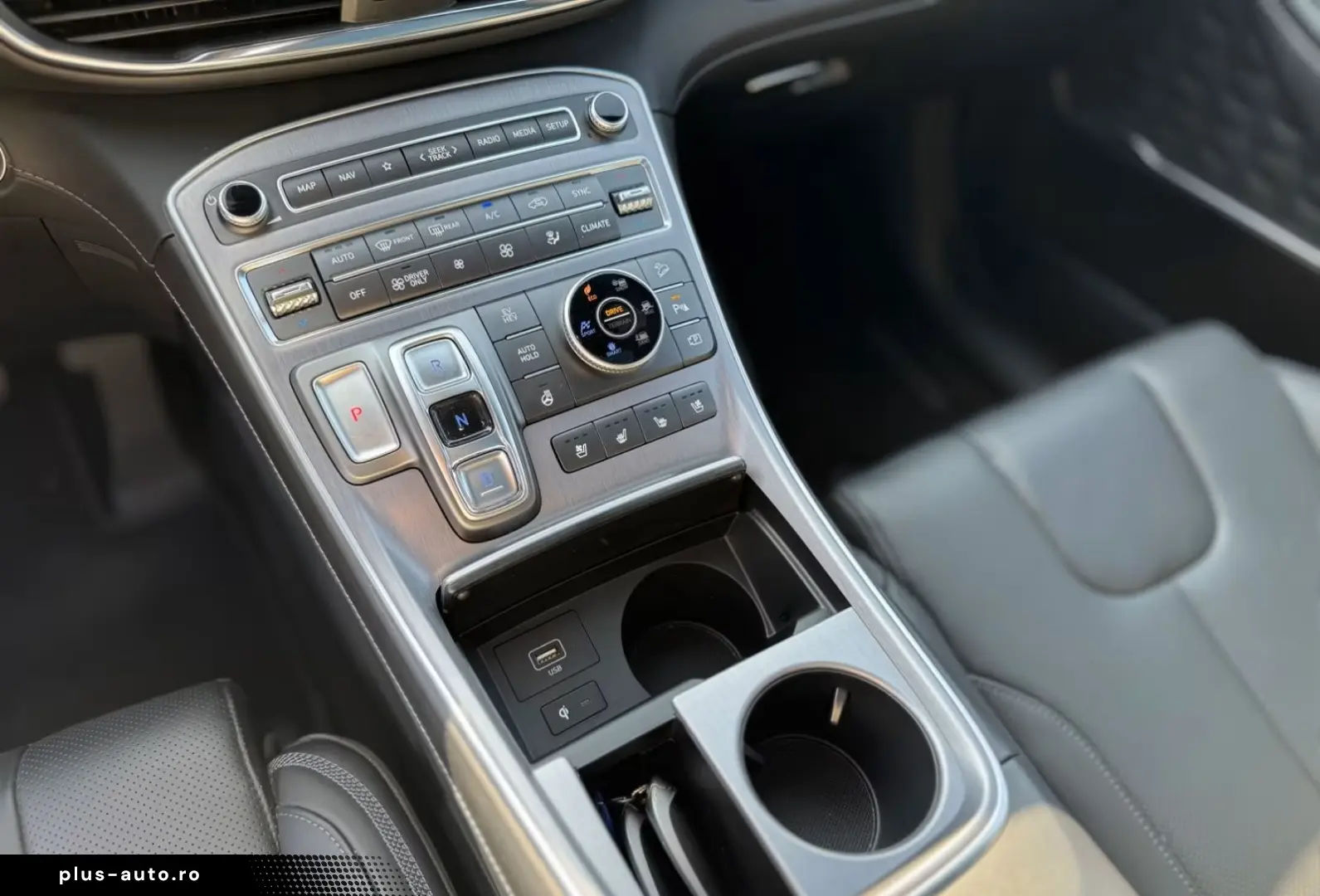 HYUNDAI Santa Fe Signature 4WD