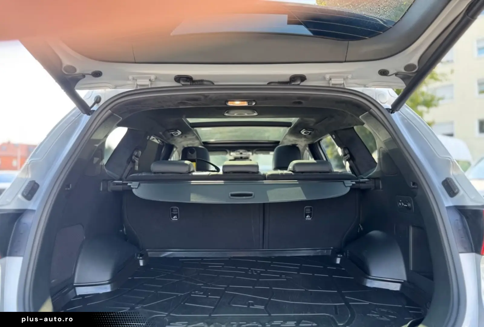 HYUNDAI Santa Fe Signature 4WD