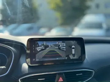 HYUNDAI Santa Fe Signature 4WD